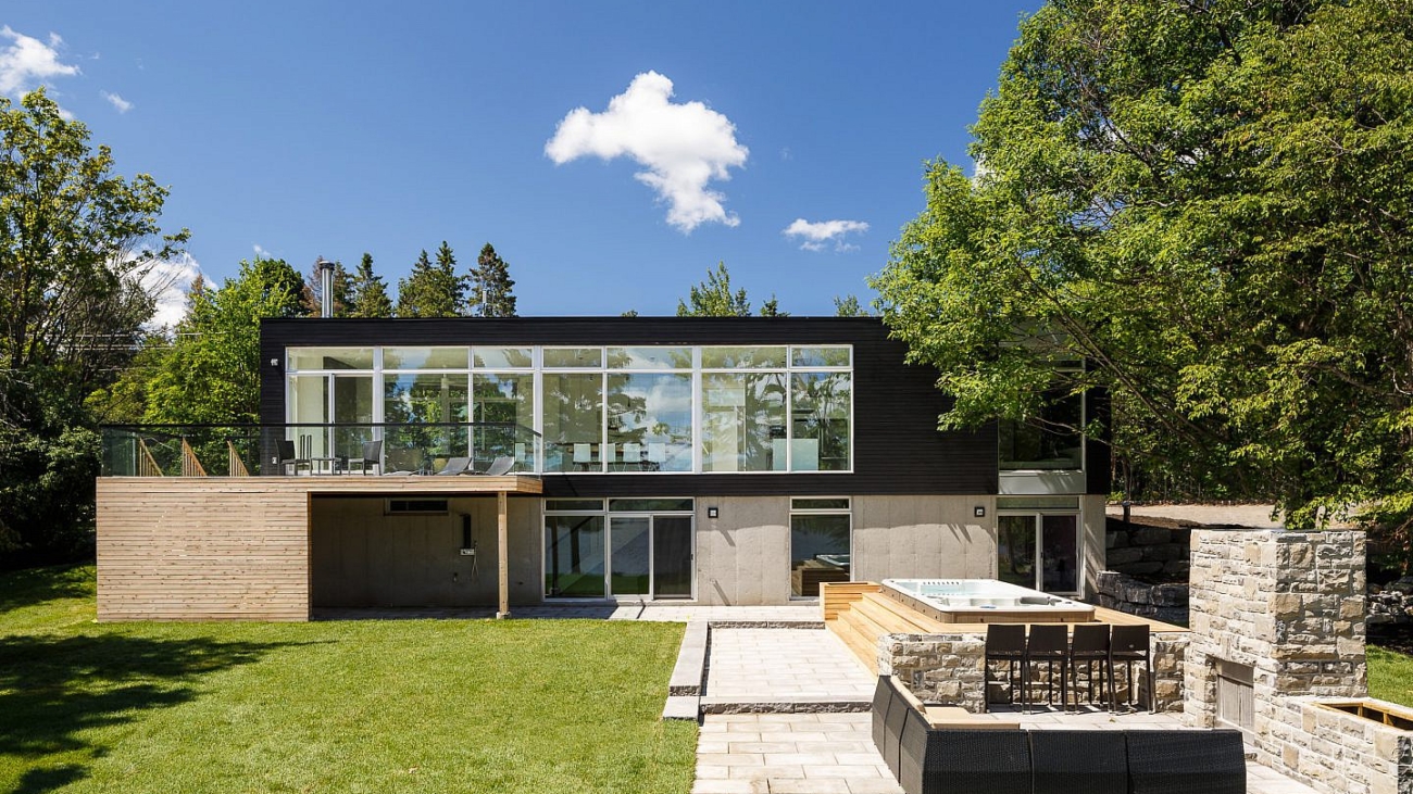 modern-riverside-home-christopher-simmonds-architect-1-backyard